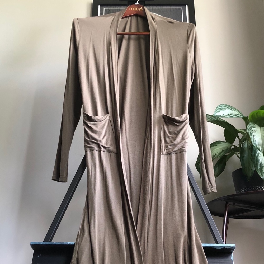 Midi long sleeved slitted sweater with pockets